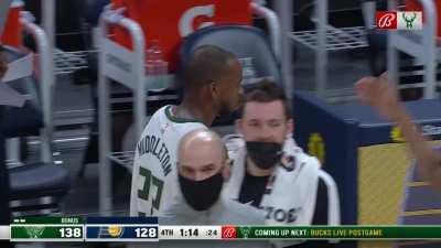 [Highlight] Khris Middleton goes into his bag to shake his defender and drain the baseline fadeaway jumper