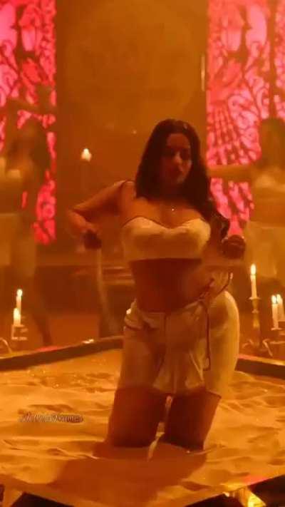 Ayesha Khan busty cleavage