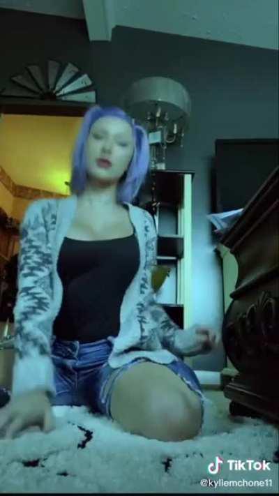 we need the purple hair kylie to come back