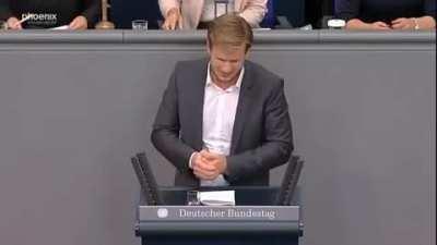 Robin Mesaroschs gestriger Auftritt während der aktuellen Stunde im Bundestag u.a. zum Thema das Blackout und Stromausfall nicht dasselbe sind.