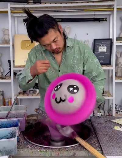 Artist spins cotton candy to perfection