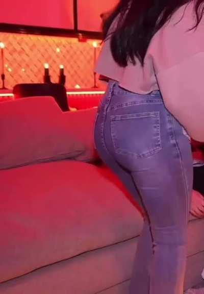 Damn look at that nice big juicy ass / Amanda Awadis