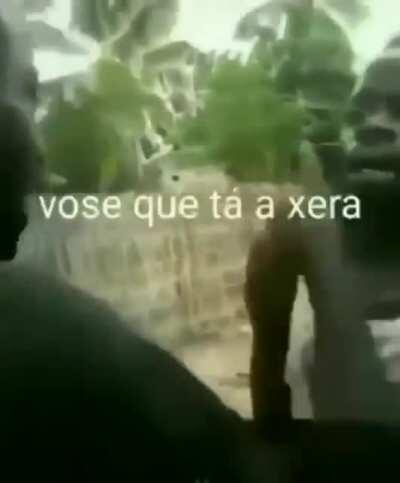 Eu: uso +4 meu amigo e eu brigando: