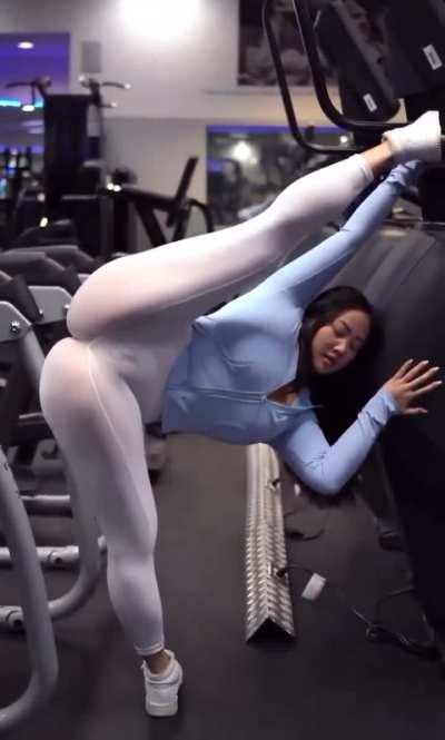 F: on my way to gym … 👀 🚗 💨