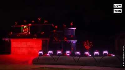 Someone synced their Halloween lights with Eminem ft Rihanna song Monster