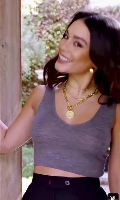 Great boobies and slight pokies too..