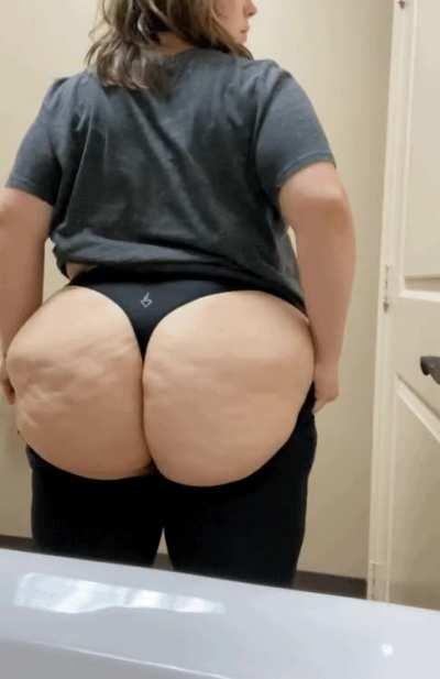 tuesdays are for thongs 😇