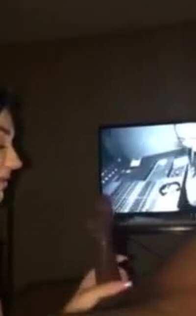 She hit that 2 hand twists you know it’s official 🥴💦