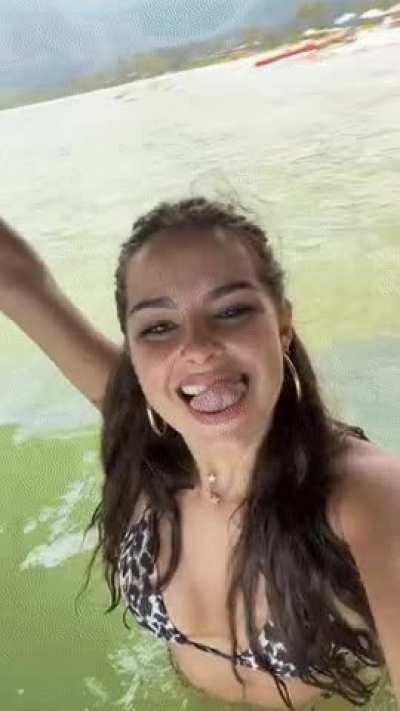 When in doubt, just rub one out to Addison Rae