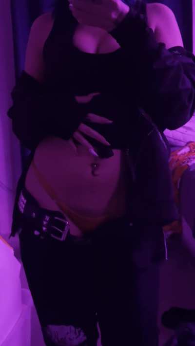 too much clothes on can't wait to take it all off ;p