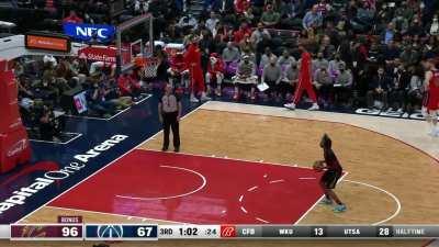 [Highlight] Garland shoots three straight technical free throws... Holiday, Harrell and Bertans were called for the techs