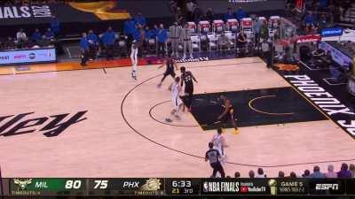 [Highlight] Jrue gets the strip on Booker then knocks down the three