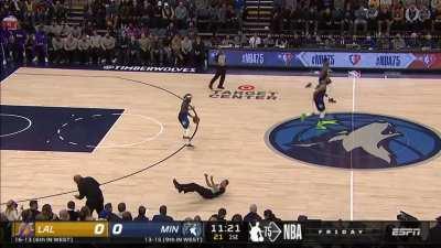 [Highlight] The referee takes a tumble, and Patrick Beverley with a live dribble helps him up and avoids the 8 second violation