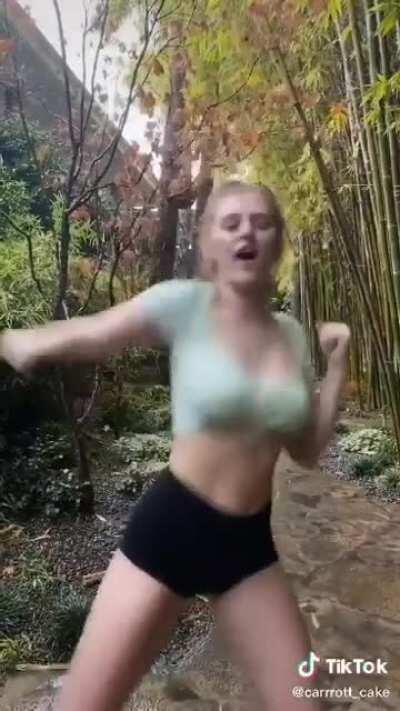 Carrrott_cake hard nips 👌👅