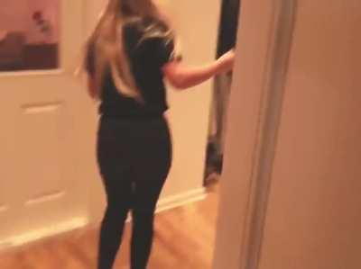 Julia in Jeans... Video: „Jonas vs. Julia Beautx“