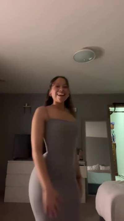 Ana’s Dump Truck in a Dress 🛻🍑