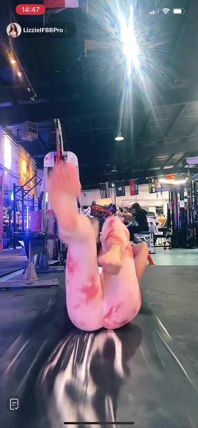 lizzieifbbpro - Sexy workout soles live
