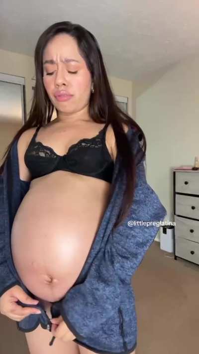 What would you do if this preggo swallows you