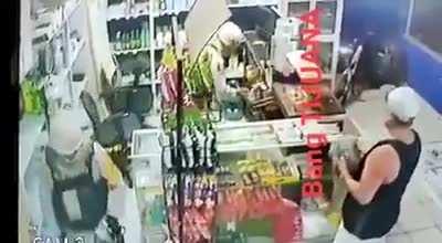 Guardia Nacional captada en video cobrando derecho de piso a negocio