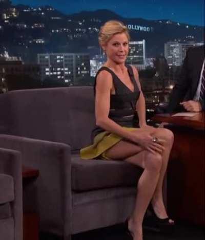 Julie Bowen flaunts her sexy legs.