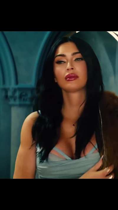 New Megan content! She looks so goood!!😍
