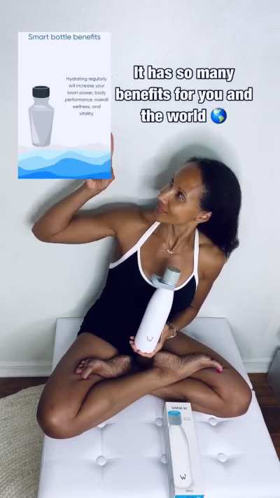 Sexy Ebony Arches In a Crossed Seated Position