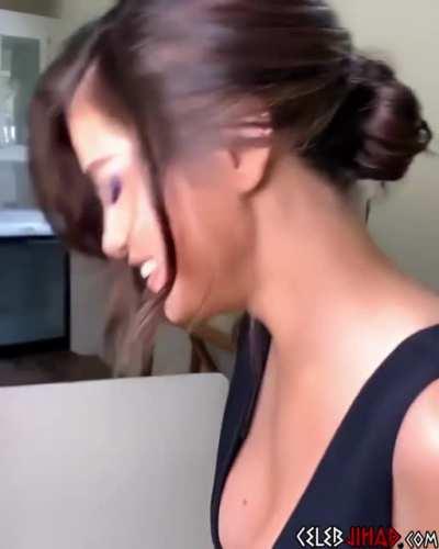 Selena showing off her tits