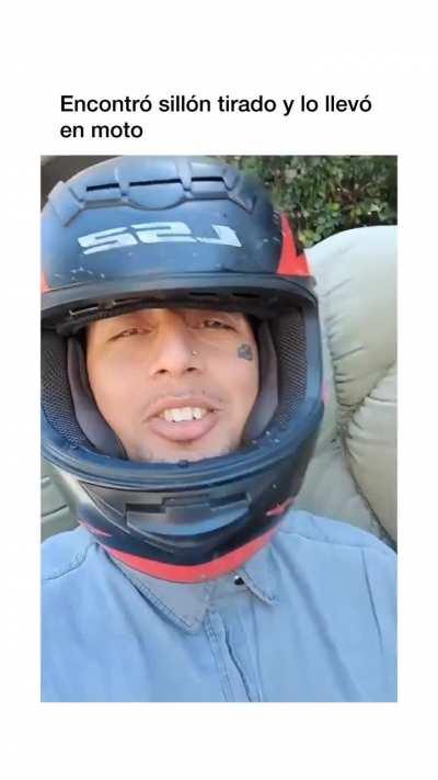 El pibe menos croto para agenciarse alto sillon en una motito