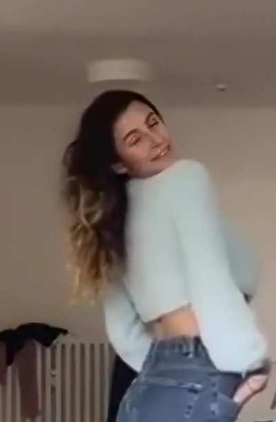 longer version- end a bit blurred- still with her big naturals