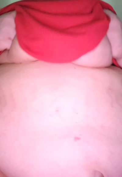 A drop and some tummy 🥵