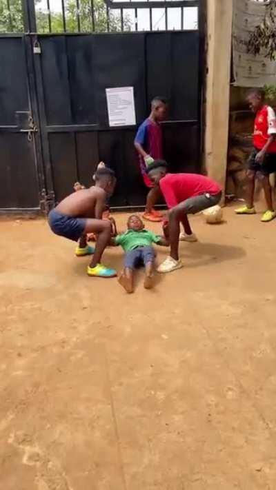 🇺🇬 Un baile para alegrar la vida 🇺🇬