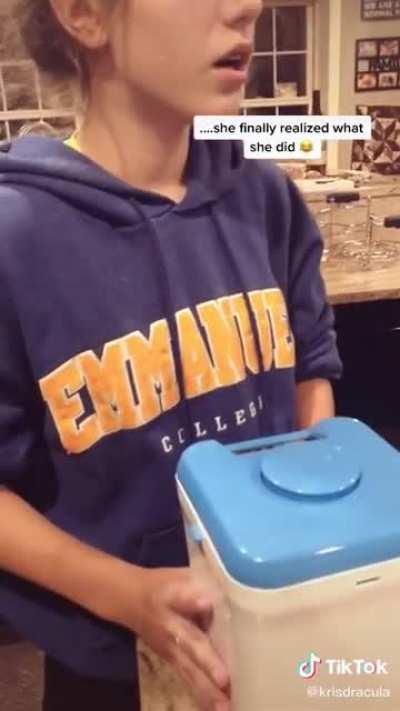 Закрыть телефон в капсулу на два дня: смех сквозь слёзы.