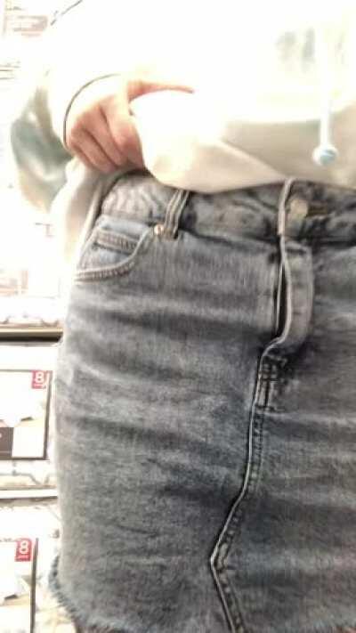 Would you come and say hi if you saw me do this? 🙊