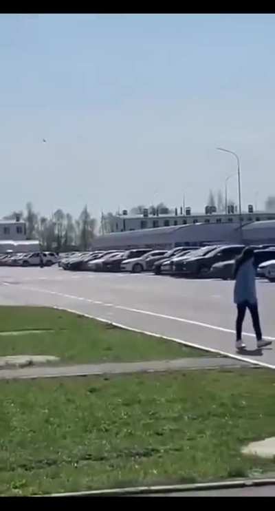 Footage of a Russian Pantsir-S1 air defence system trying to shoot down a Ukrainian UAV at the Russian Shahed drone assembly plant in Yelabuga.