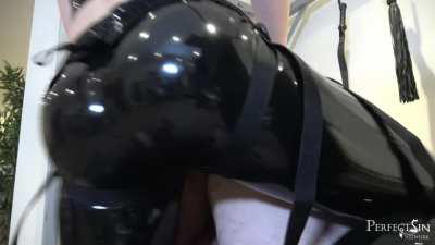 Shiny ass Strapon fuck