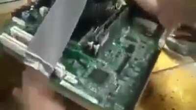 This guy builds his pc so gracefully