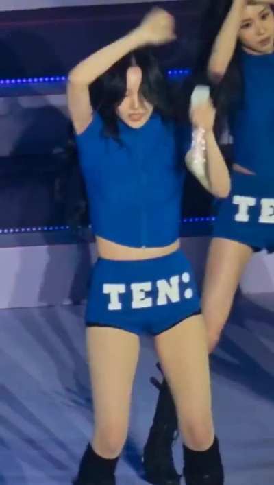 Mina looking good 💙