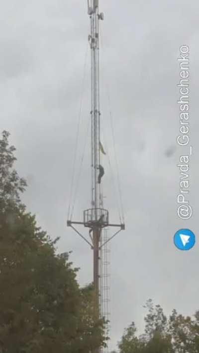 Ukrainian flag raised on tower in Yaremika!
