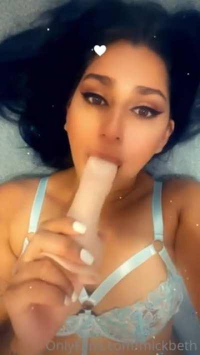 Dildo suck vid pt2