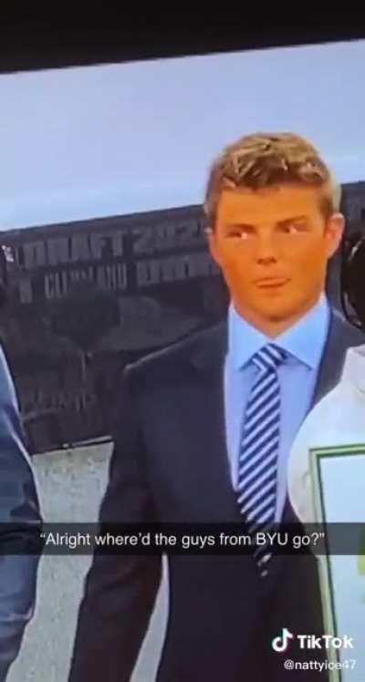 PANIC ATTACK ZACH WILSON IS VERY VERY UNCOMFORTABLE AROUND AFRICAN AMERICANS! SAD! GEQBUS IS THE LEAST RACIST QB YOU’LL MEET!