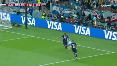 Cual es la cancion que ponen de fondo?