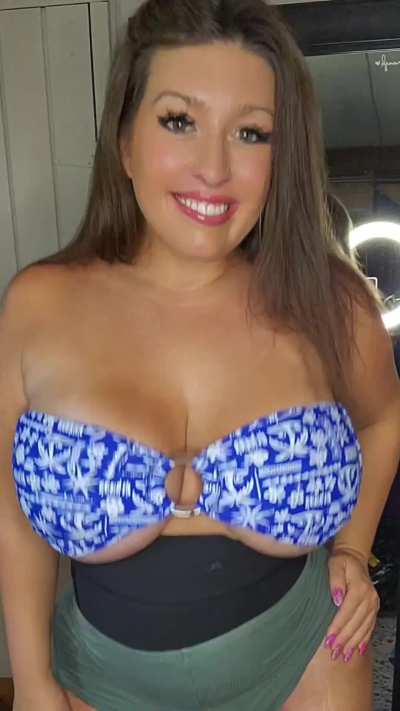 Beach baddie is back.