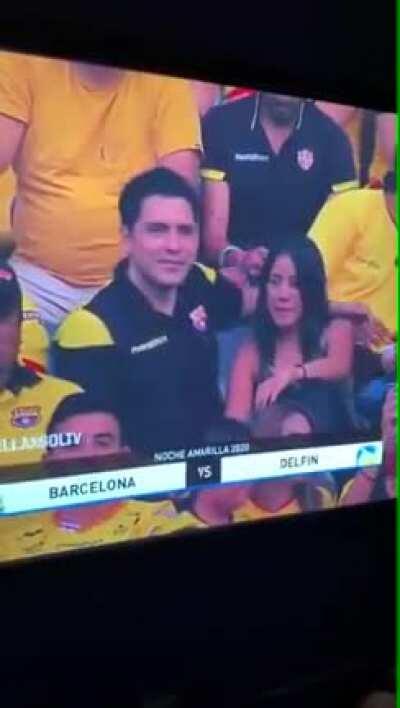 A grand way to reveal your sidepiece.