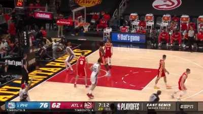 [Highlight] Simmons with the beautiful lob, Embiid with thunderous slam