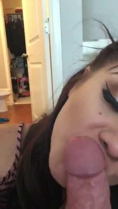 Upvote if you want to be next 💦🤤 btw my OF is free 😘