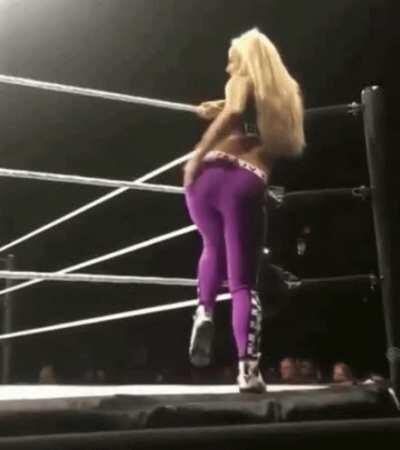 Hottest And Sexiest Ass Off All Time. I Want To Spank And Grope Her Ass.