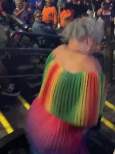 the DJ at the Chris Brown concert told granny to get up and shake that ass 😭
