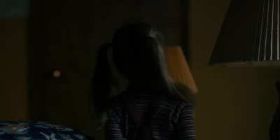 Stranger Things (2016-2025) S1E03 - Holly & the Trail of Lights