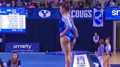 Boise State’s Alyssa Vulaj is just…bubbleliscious 🍑
