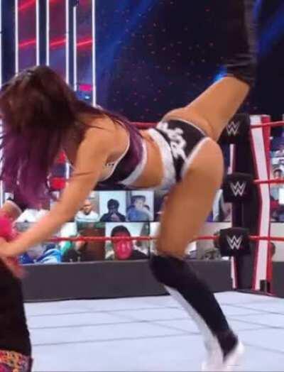 Peyton's incredible ass. 😍🤩